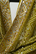 Load image into Gallery viewer, Mehrban Mehndi - مِہربان مہندی - Festive Green Dupatta
